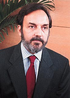 Watch Prannoy Roy in Battleground — the channel&#39;s flagship poll programme, which gives an analysis of who will win and why. - 26tt7