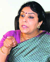 Renuka Chowdhury wailed as she pleaded with Sonia Gandhi to take over as India&#39;s PM - telepr6