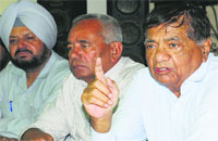 National CPI leader <b>Joginder Dayal</b> at a press conference in Bathinda on ... - pb1