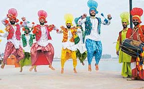 Punjabi artistes add colour and exuberance to the Gita jayanti celebrations