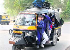 Overloaded auto-rickshaws pose threat to schoolchildren : The Tribune India