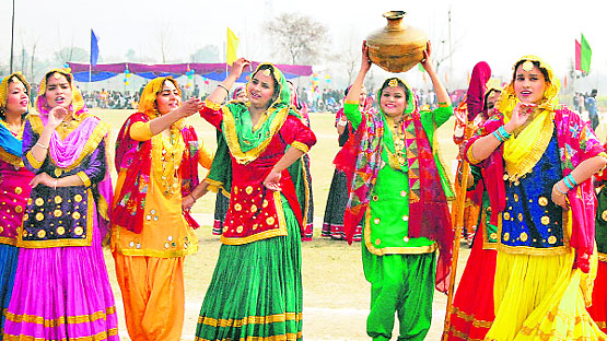 Punjabi Cultural Dress 10 Reasons Why Punjabi  Girls Are the Best Icy Tales